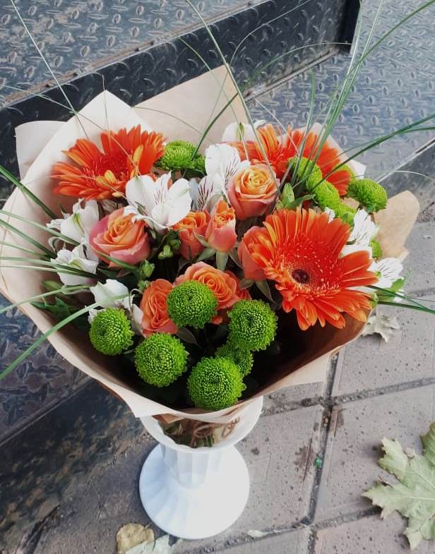 Букет цветов из: Герберы, Хризантемы, Альстромерии и Розы в Ферме