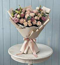 Букет цветов из:  Розы и Лизиантусы в Ферме