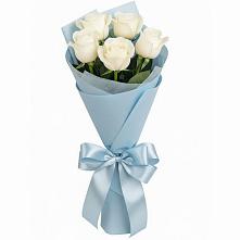 Букет 5 Белых роз Проуд в Ферме