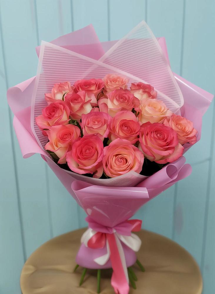 Букет 15 Розовых роз Равель в Ферме
