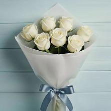 Букет 7 Белых роз Эдлесс Лав в Ферме