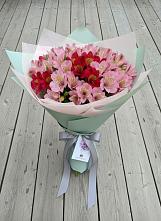 Букет цветов из:  Альстромерии в Ферме