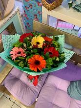Букет цветов из:  Герберы, Хризантемы и Альстромерии #REPLACE_PRED# Ферме