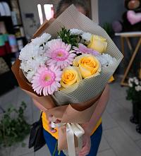 Букет цветов из:  Герберы, Розы и Хризантемы в Ферме