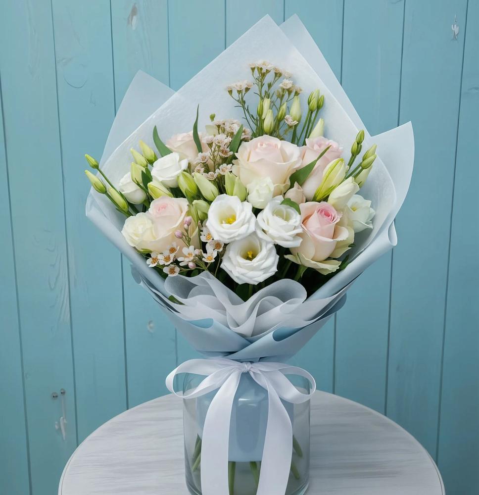 Букет цветов из: Розы и Лизиантусы в Ферме