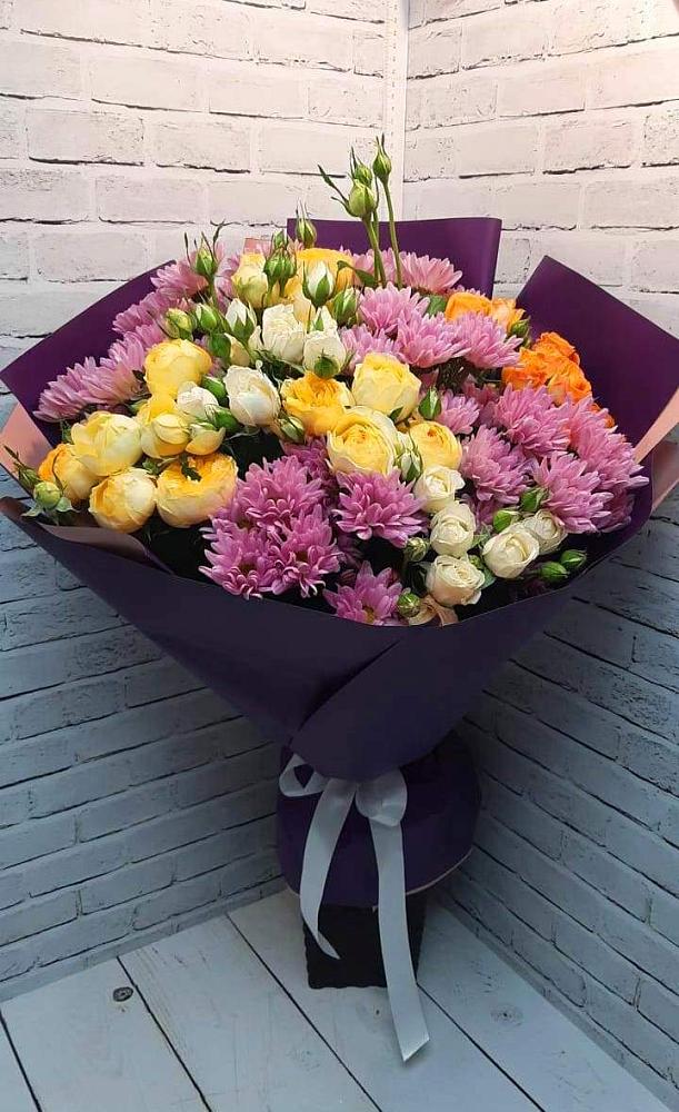 Букет цветов из: Хризантемы и Розы в Ферме