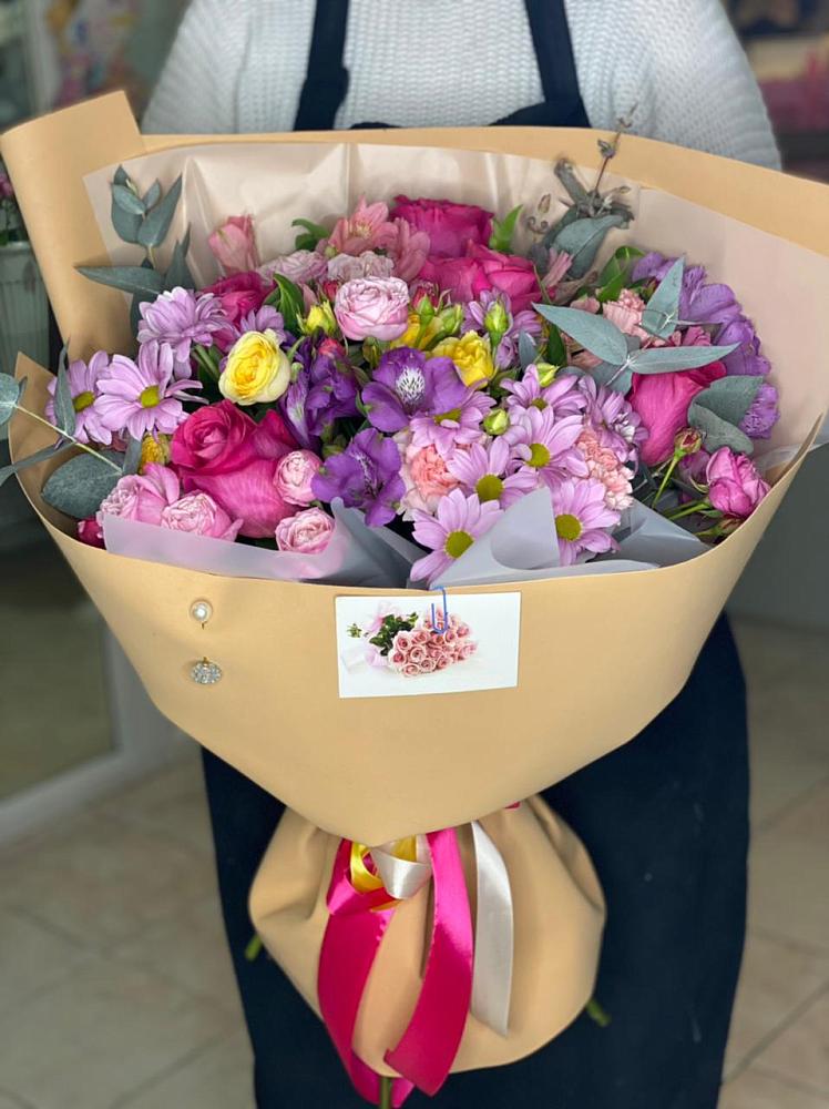 Букет цветов из: Хризантемы, Гвоздики и Альстромерии в Ферме