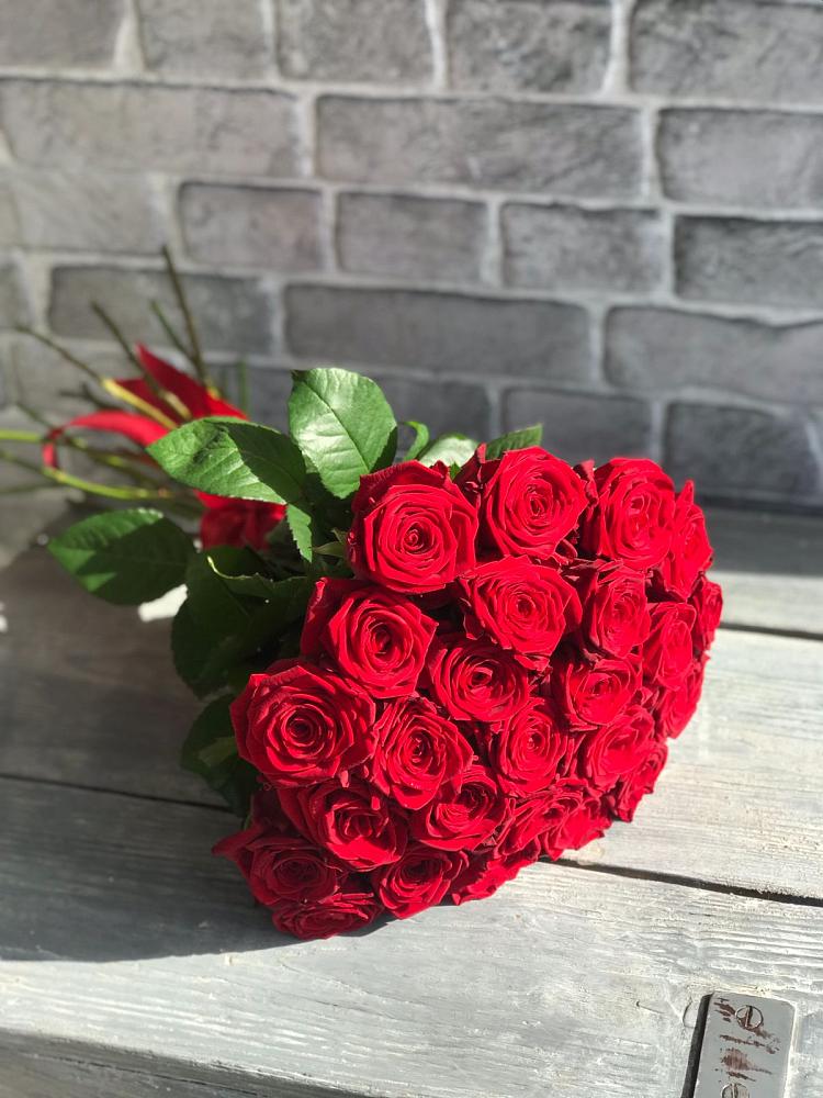 Букет Красные розы Фридом в Ферме
