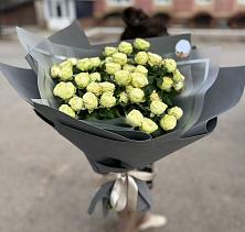 Букет Белые кустовые розы Солинеро в Ферме