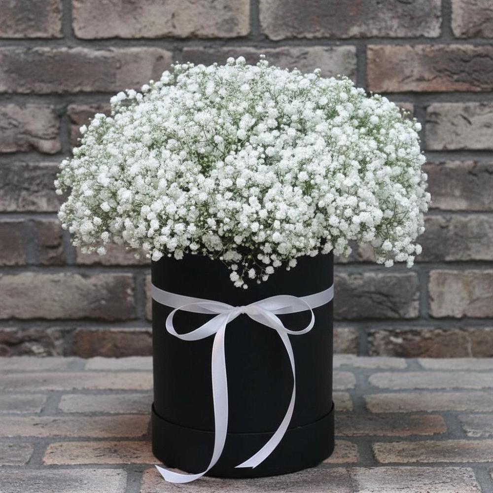 Цветочная композиция из Гипсофила в шляпной коробке в Ферме