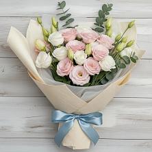 Букет цветов из:  Лизиантусы в Ферме