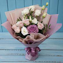 Букет цветов из:  Розы и Лизиантусы в Ферме