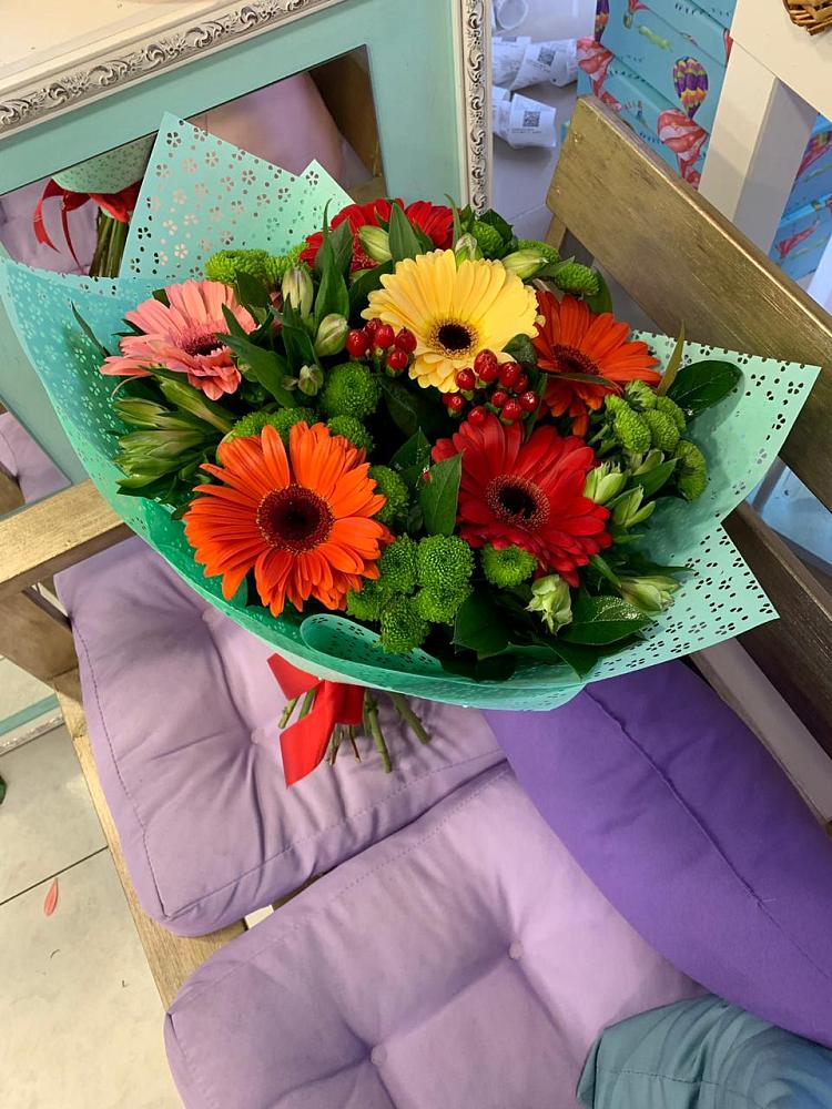 Букет цветов из: Герберы, Хризантемы и Альстромерии в Ферме