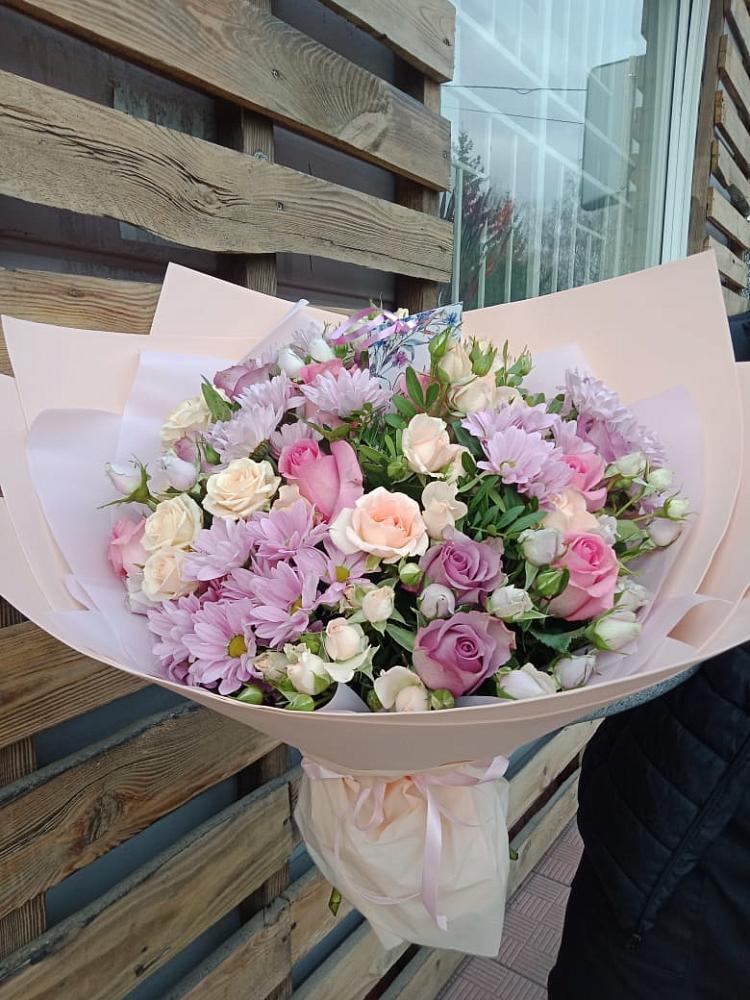 Букет цветов из: Розы и Хризантемы в Ферме