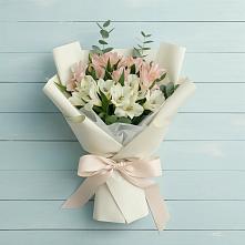 Букет цветов из:  Альстромерии в Ферме