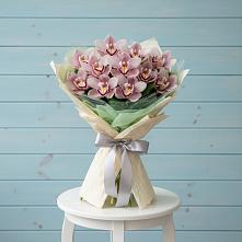 Букет цветов из:  Орхидеи и Розы в Ферме