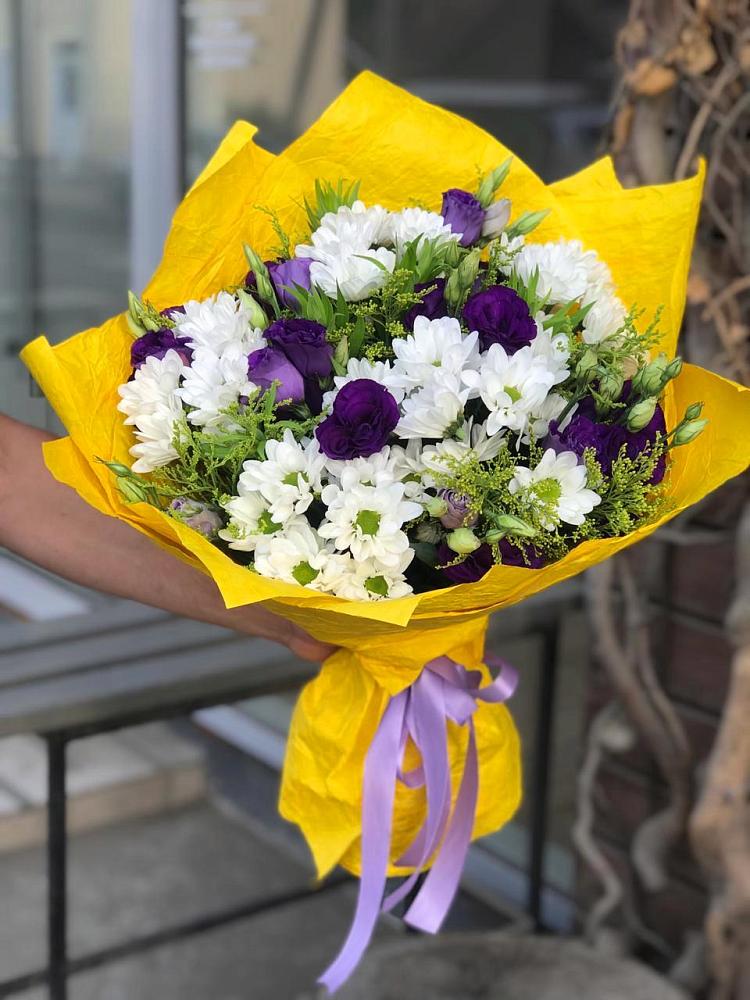 Букет цветов из: Ирисы, Хризантемы и Ромашки в Ферме