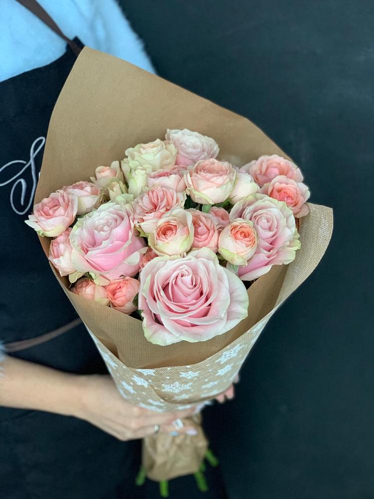 Букет цветов из: Хризантемы и Розы в Ферме