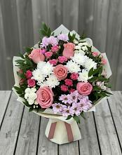 Букет цветов из:  Альстромерии, Гвоздики, Розы и Хризантемы в Ферме