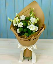 Букет цветов из:  Хризантемы и Лизиантусы в Ферме