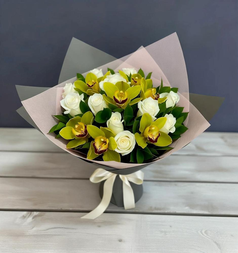 Букет цветов из: Орхидеи и Розы в Ферме