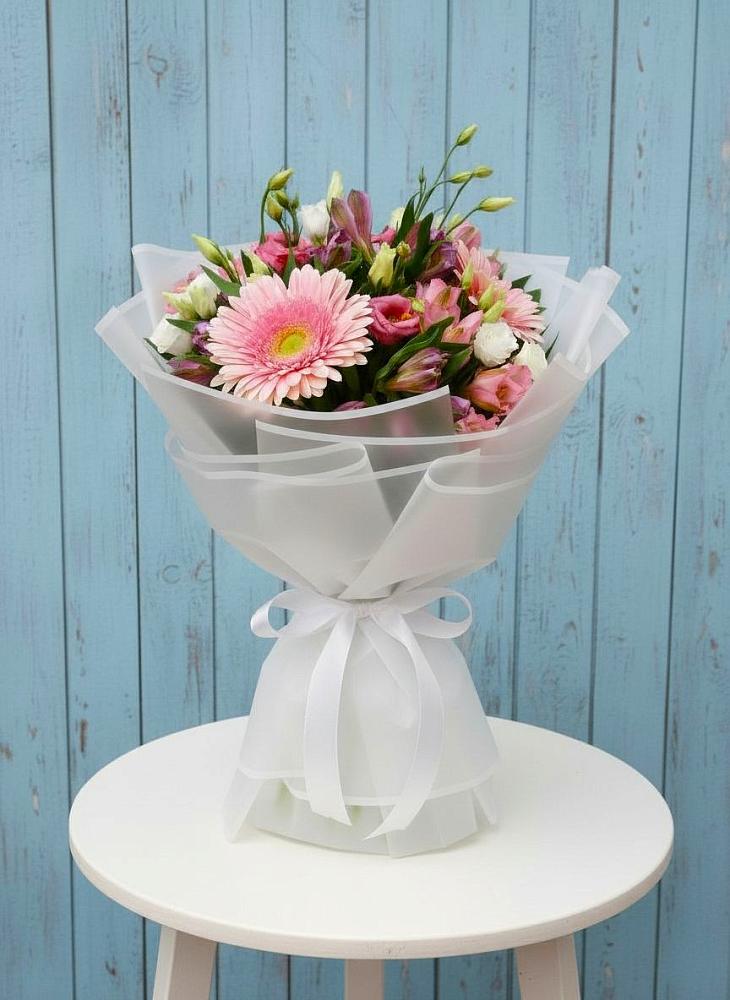 Букет цветов из: Герберы, Альстромерии и Лизиантусы в Ферме