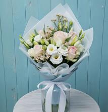 Букет цветов из:  Розы и Лизиантусы в Ферме
