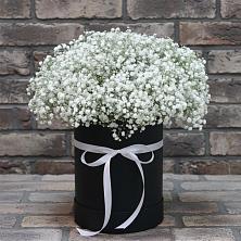 Цветочная композиция из Гипсофила в шляпной коробке в Ферме