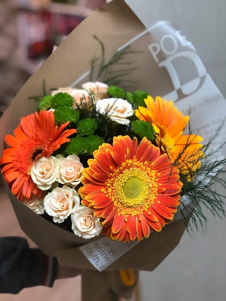 Букет цветов из: Герберы, Хризантемы и Розы в Ферме