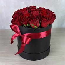 Цветочная композиция из Розы в шляпной коробке в Ферме