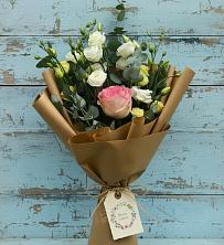 Букет цветов из:  Розы и Лизиантусы в Ферме