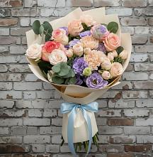 Букет цветов из:  Розы, Лизиантусы и Гвоздики в Ферме