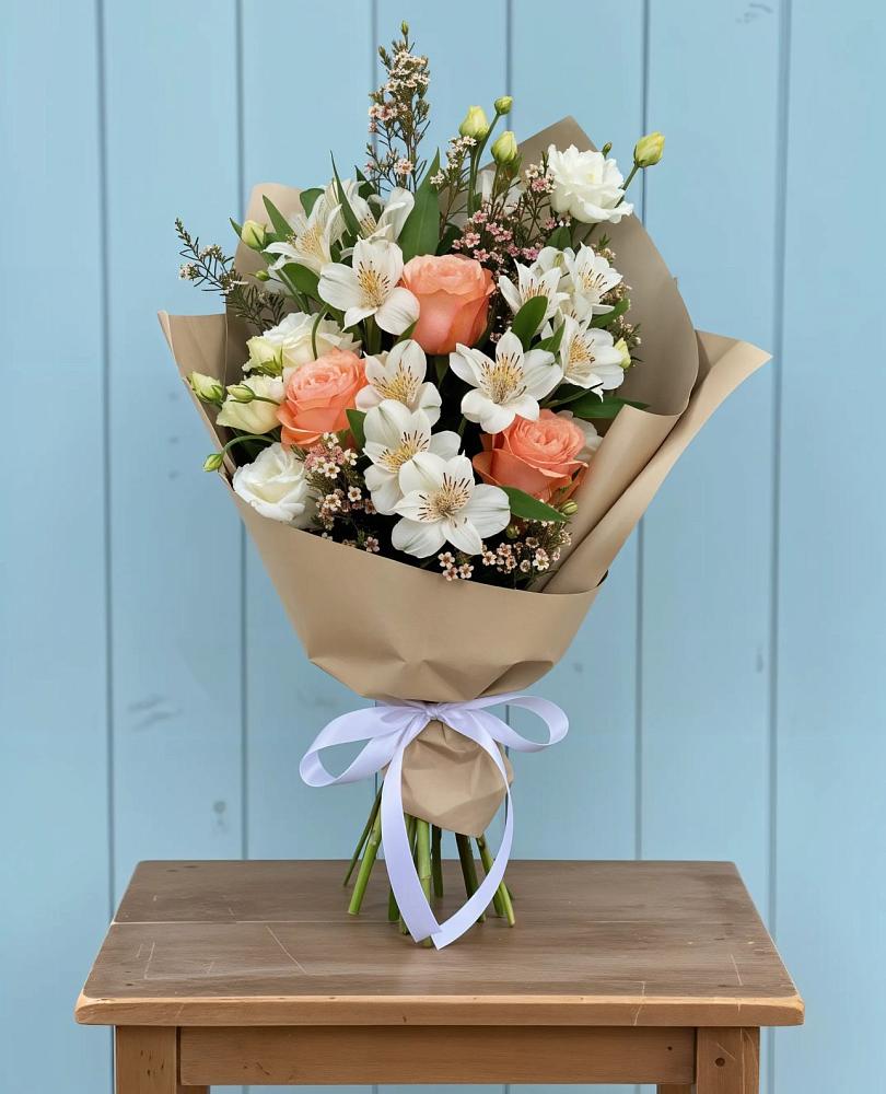 Букет цветов из: Альстромерии, Лизиантусы, Розы и Хризантемы в Ферме