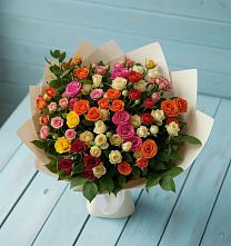 Букет Микс из разноцветных кустовых роз в Ферме