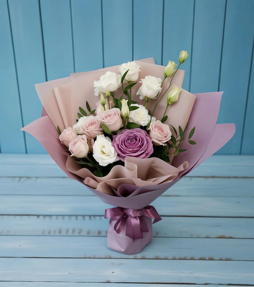 Букет цветов из: Розы и Лизиантусы в Ферме